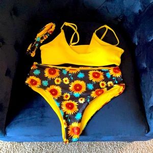 Women’s size medium high waisted sunflower bikini set  with matching headband